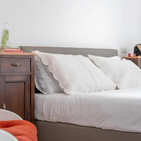 Iflat Wood And Marble Riverfront Apartment Rome