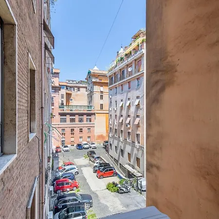 Apartment Iflat Wood And Marble Riverfront Rome