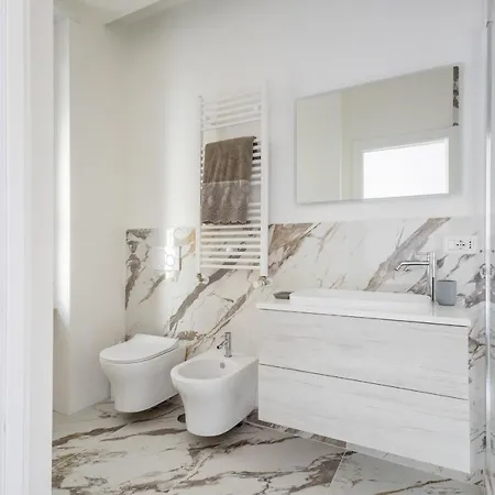 Iflat Wood And Marble Riverfront 아파트 *